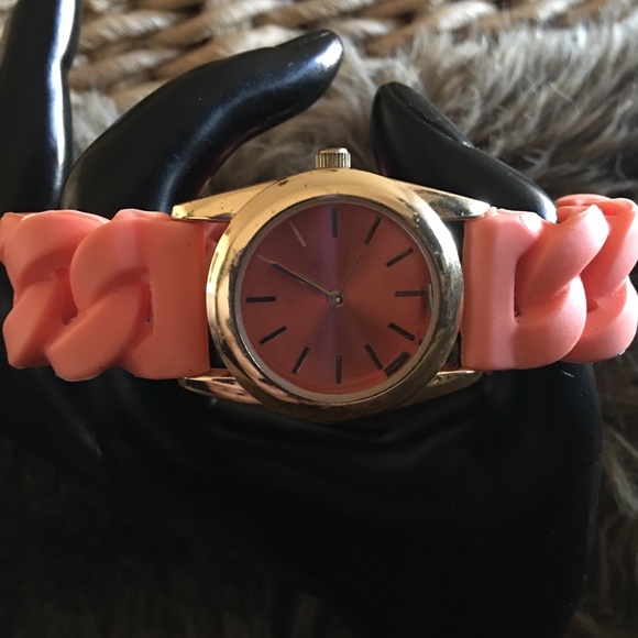 Ladies peach soft flexible silicone link watch - Picture 2 of 10